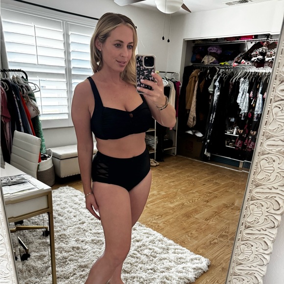 Bikini - Picture 2 of 9